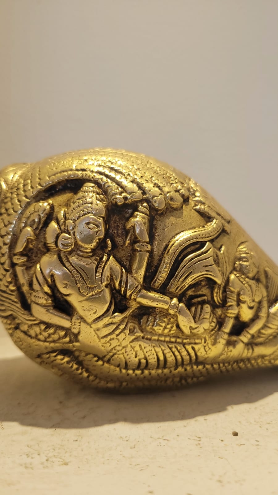 Sri Vishnu with Maa Lakshmi - Brass Sankh